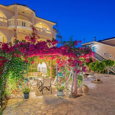 Filoxenia Luxury & شقة *